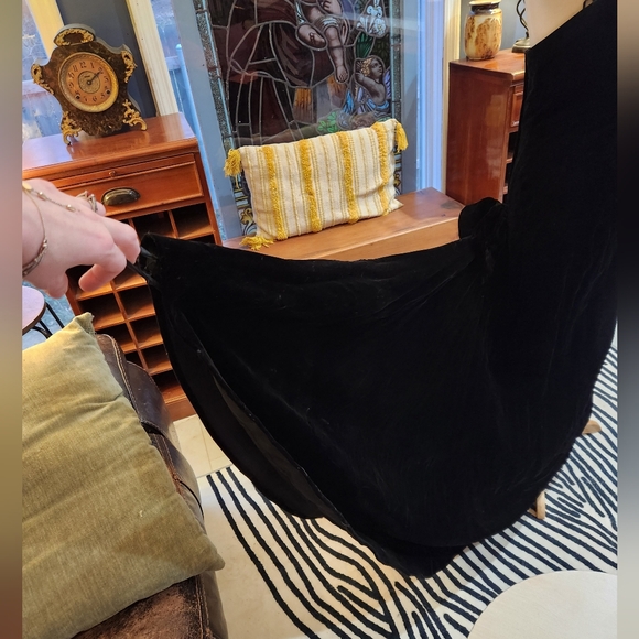 Vintage Victor Costa Black Velvet Sweetheart Neckline Train Gown - Picture 8 of 15
